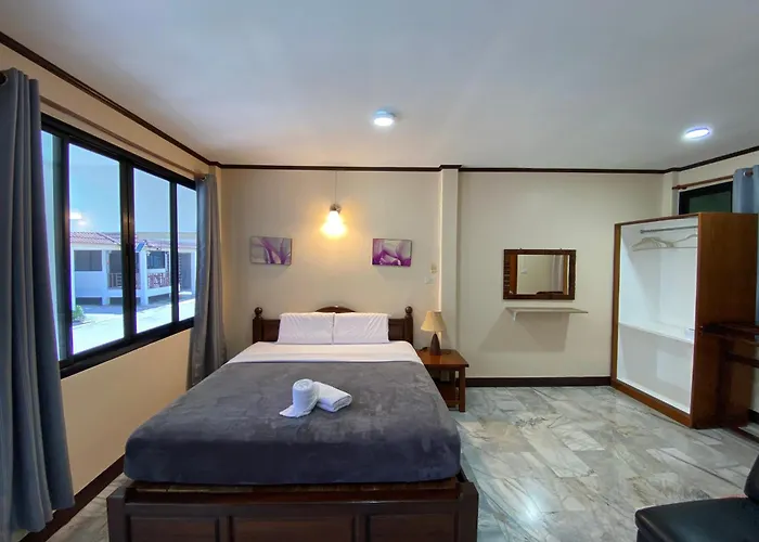 หาดทรายขาว รีสอร์ท