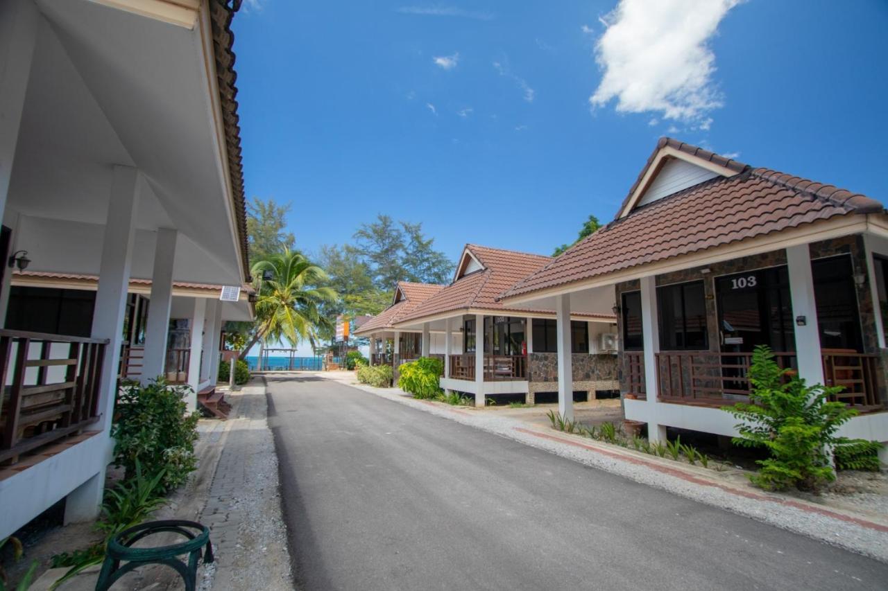 หาดทรายขาวรีสอร์ท Guest house Bang Saphan