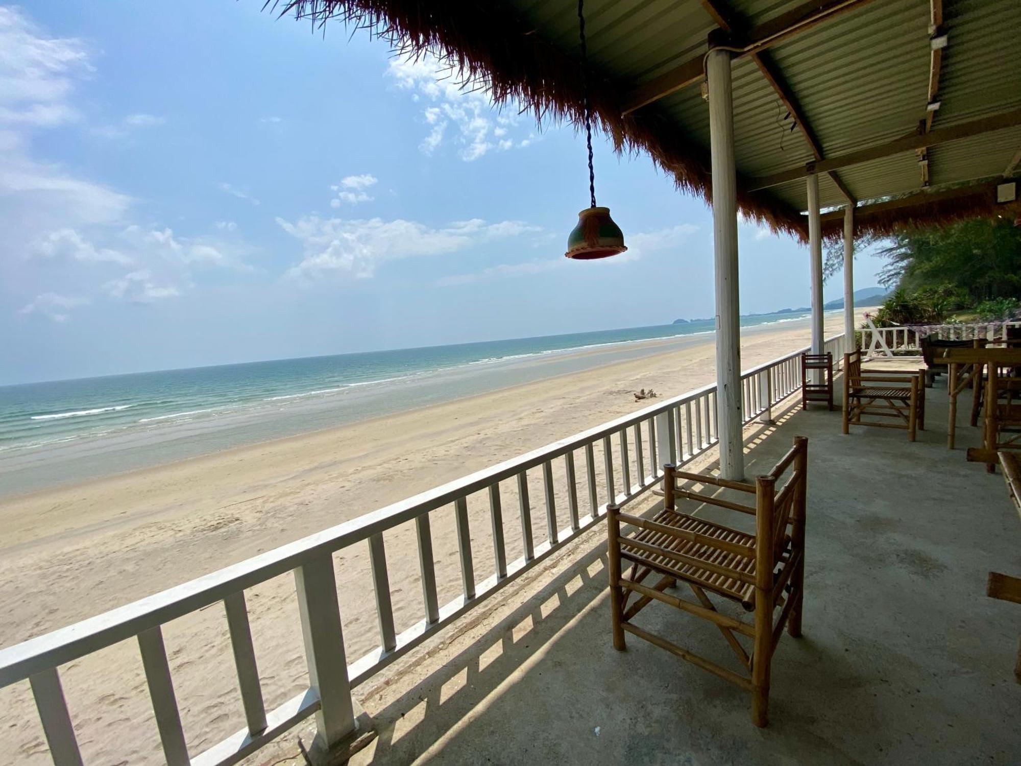 Pensión หาดทรายขาวรีสอร์ท
