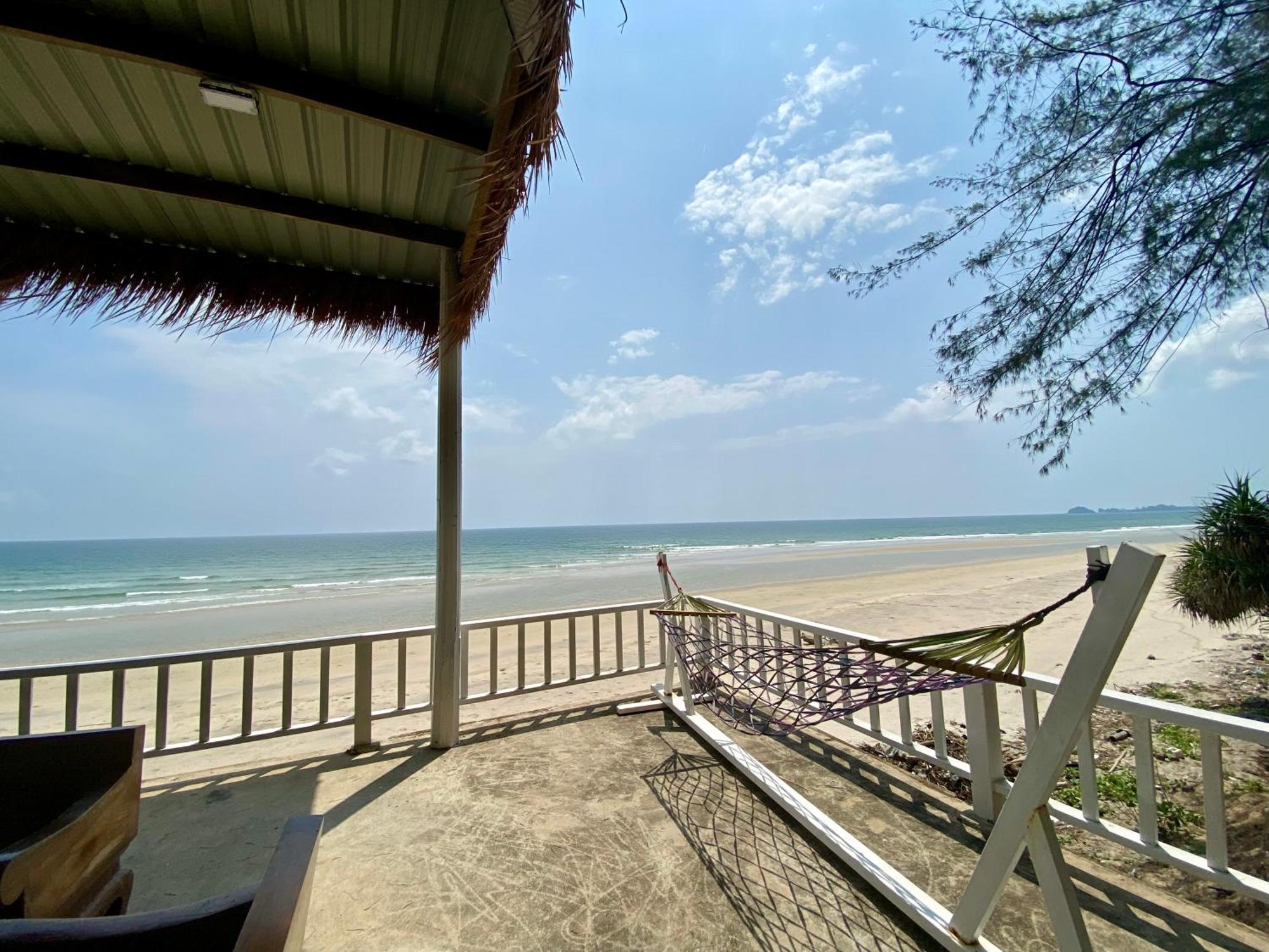 บ้านพัก หาดทรายขาว