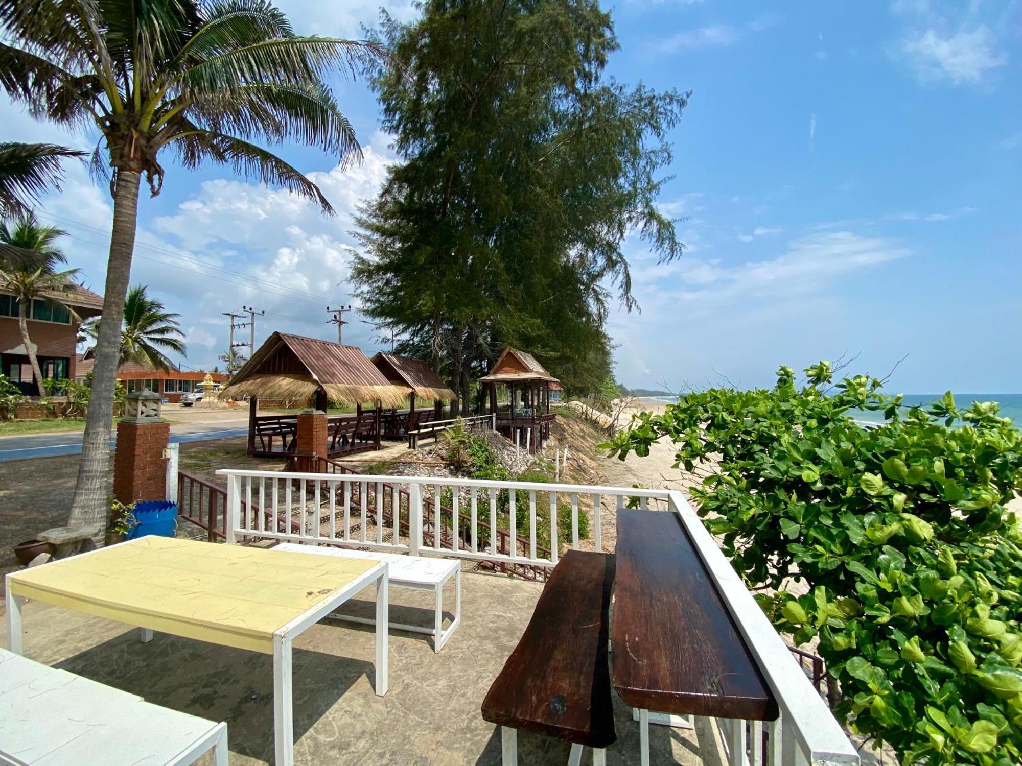 บ้านพัก หาดทรายขาว บางสะพาน