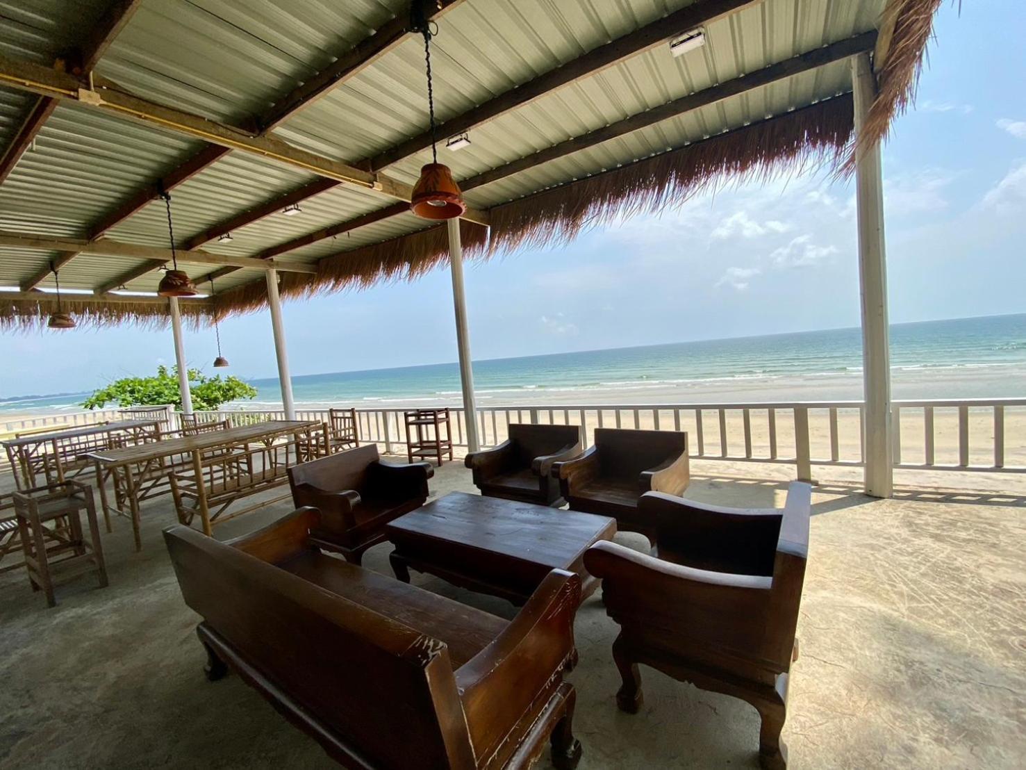 หาดทรายขาว บ้านพัก *