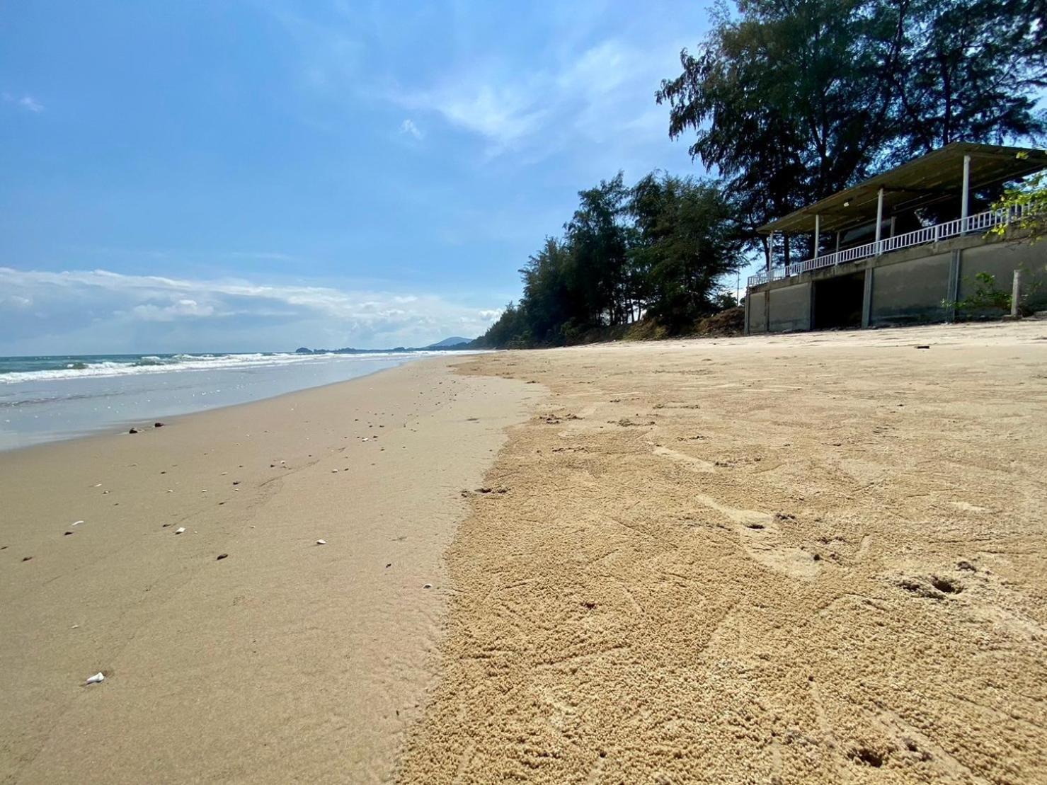 หาดทรายขาว บ้านพัก