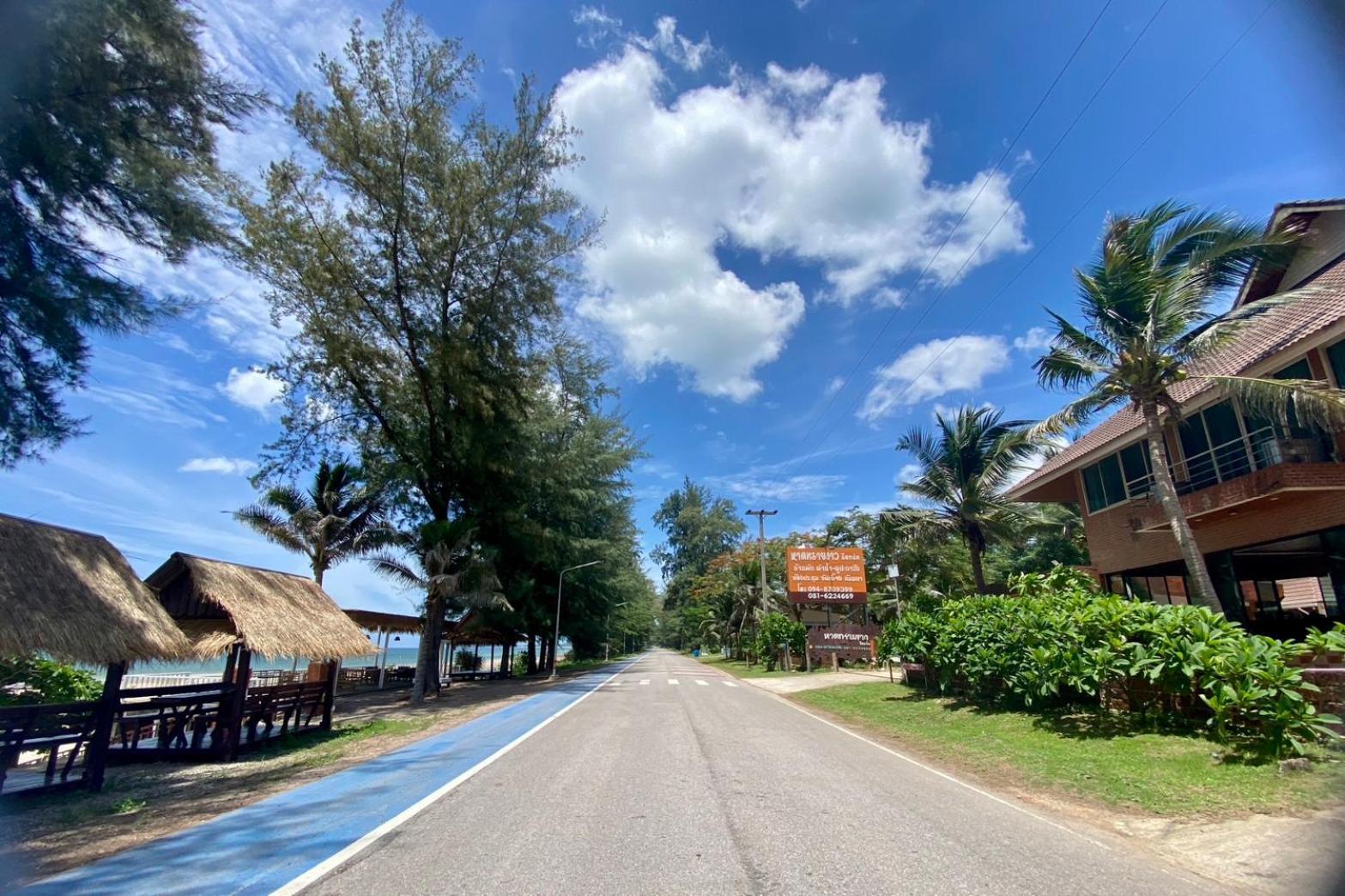 หาดทรายขาว * บางสะพาน